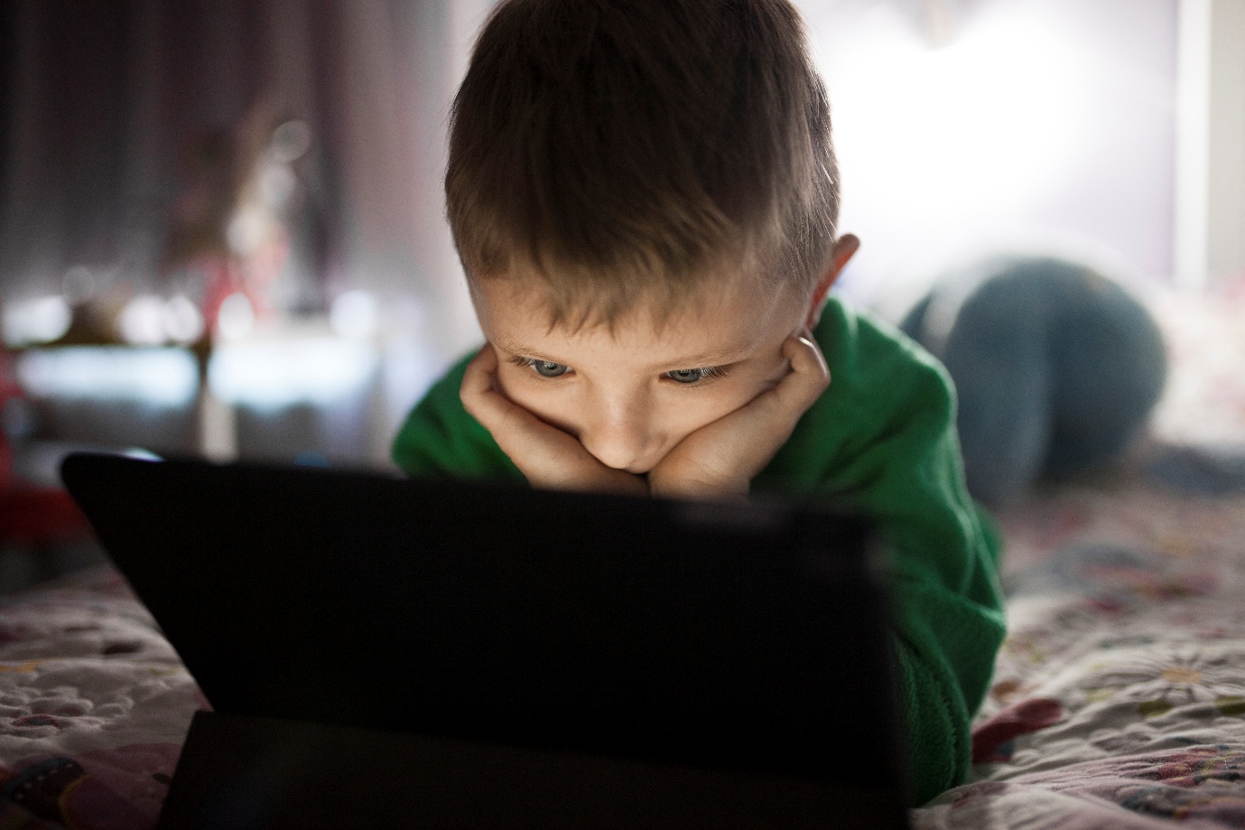 Parent and child discussing screen time